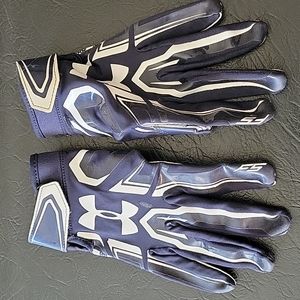 Under Armour kids football gloves